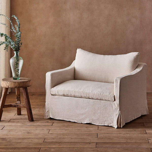 Amelia Chair – Classic Comfort – Sixpenny