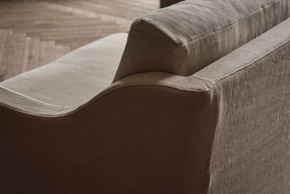 Esmé Sofa – Comfy Elegance – Sixpenny