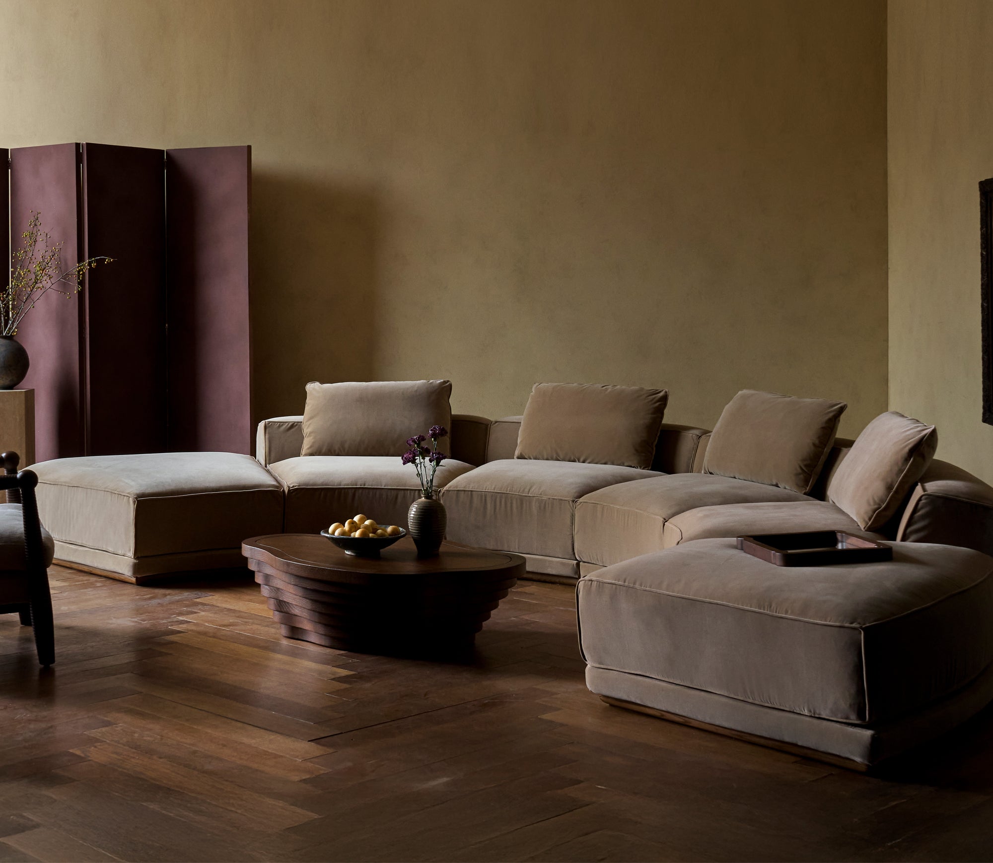 Yogi Curve Sectional