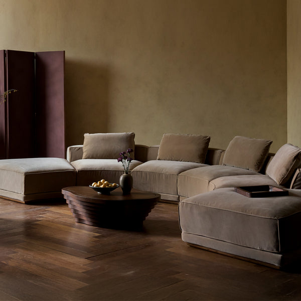 Yogi Curve Sectional – Sixpenny
